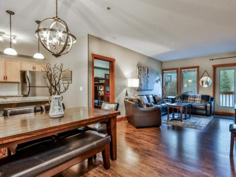 Suites With Pool & Hot Tubs Managed By Little Sister Getaways Canmore Exterior foto